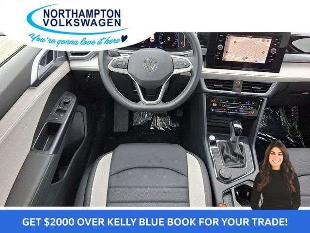 2025 Volkswagen Taos SEL photo 3