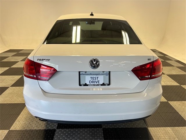 2013 Volkswagen Passat SE photo 2