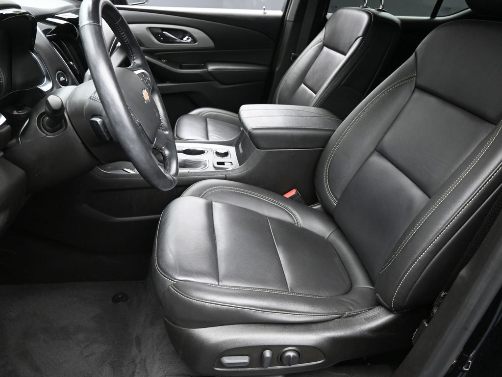 2022 Chevrolet Traverse Leather photo 11