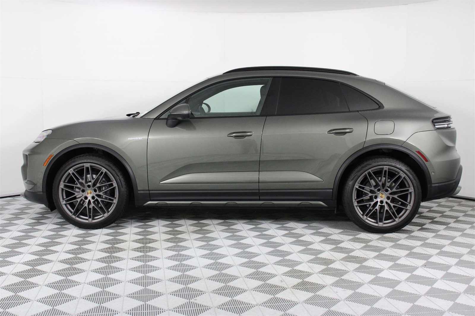 Certified 2025 Porsche Macan Base with VIN WP1AD2XA9SL077238 for sale in Pasadena, CA