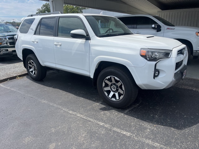 2024 Toyota 4Runner TRD Off-Road photo 2