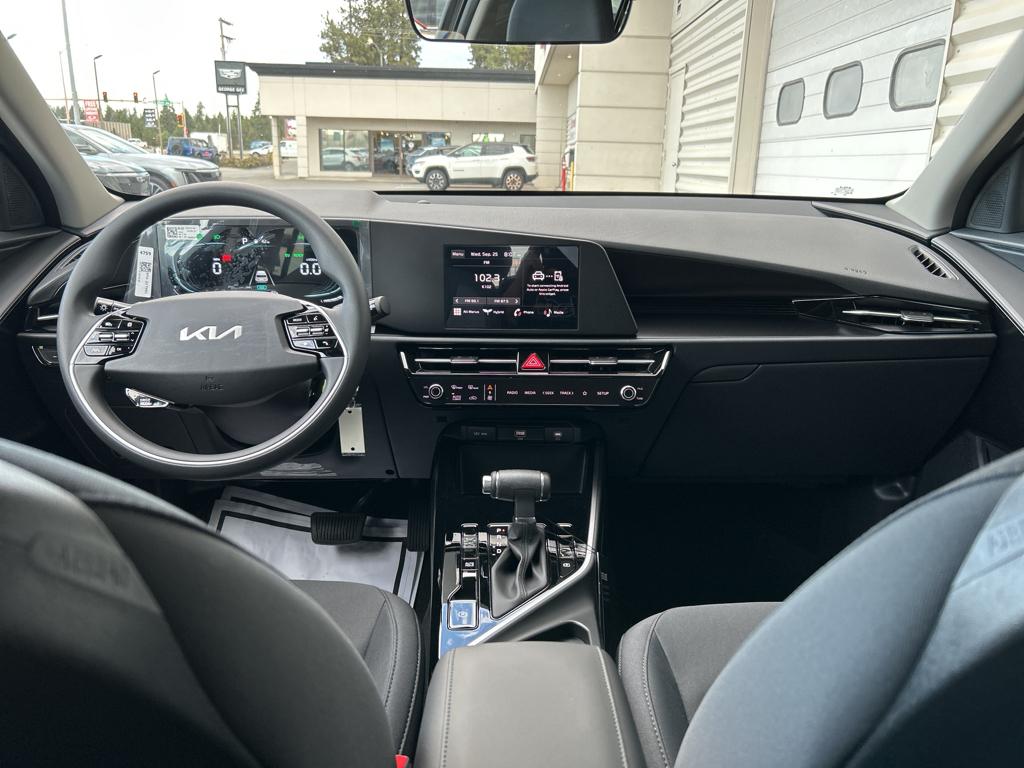 2025 Kia Niro LX photo 18