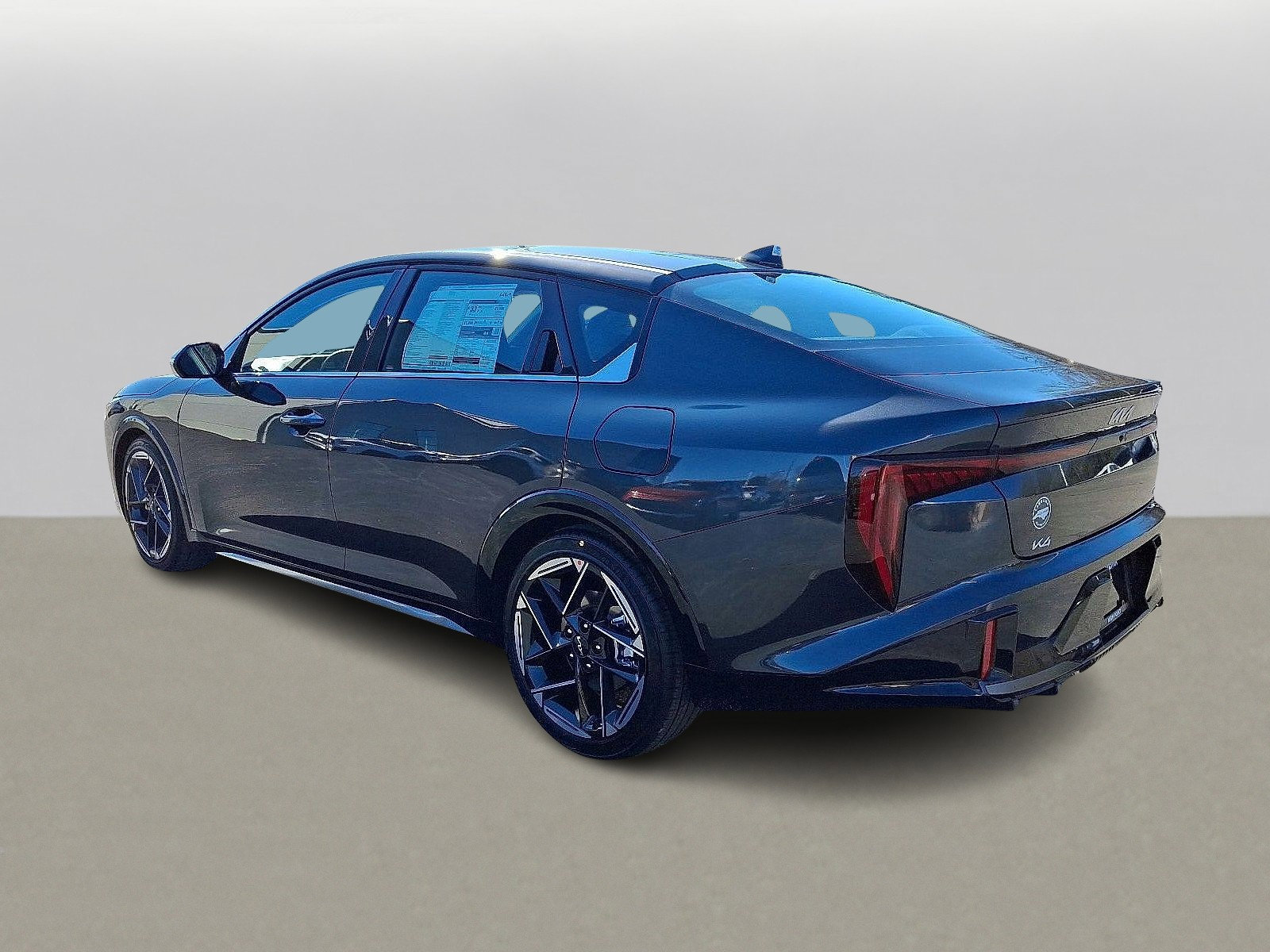 2025 Kia K4 GT-Line photo 3