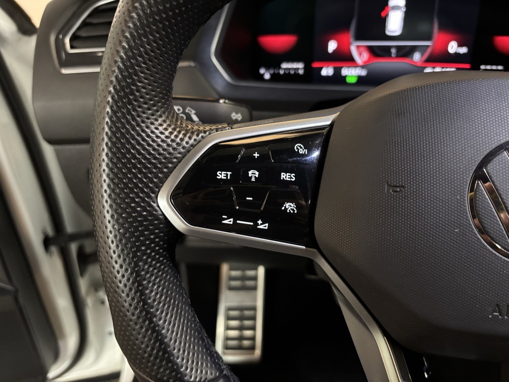 2022 Volkswagen Tiguan SE R-Line Black photo 10
