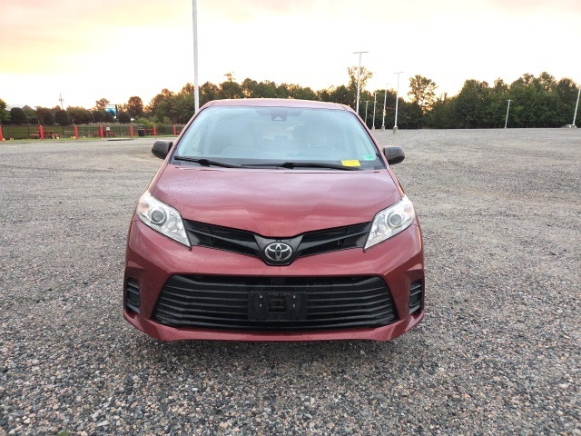 2020 Toyota Sienna L photo 8