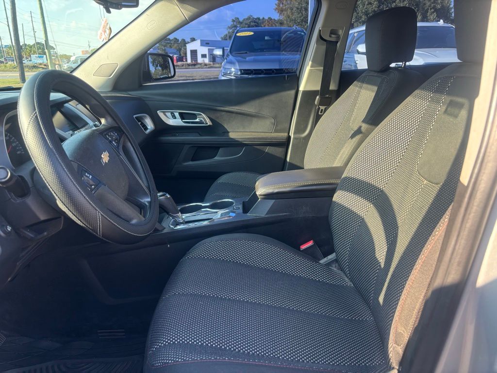 2017 Chevrolet Equinox LS photo 5