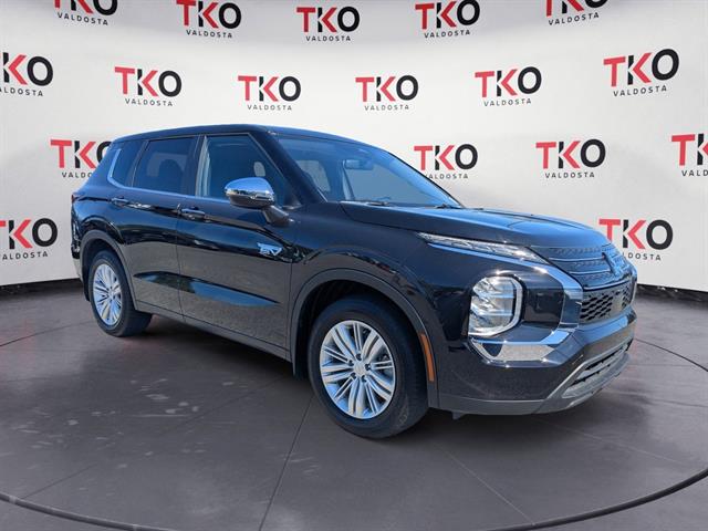 2025 Mitsubishi Outlander Plug-in Hybrid ES's photo