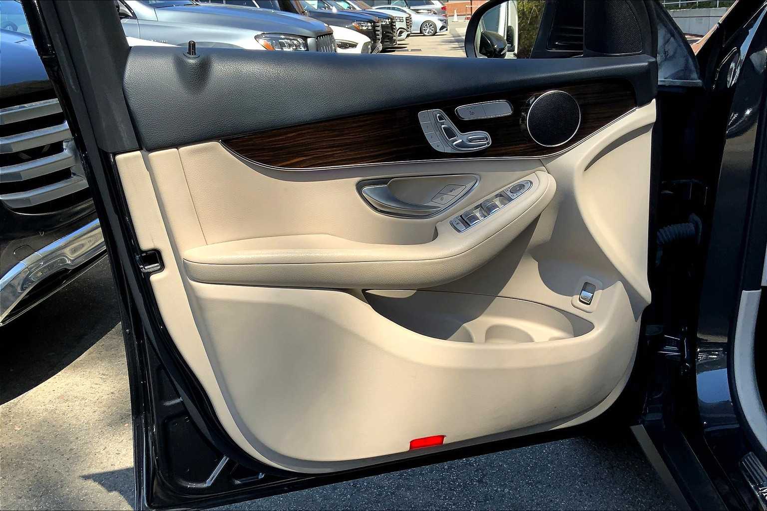 2021 Mercedes Benz GLC 300 photo 20