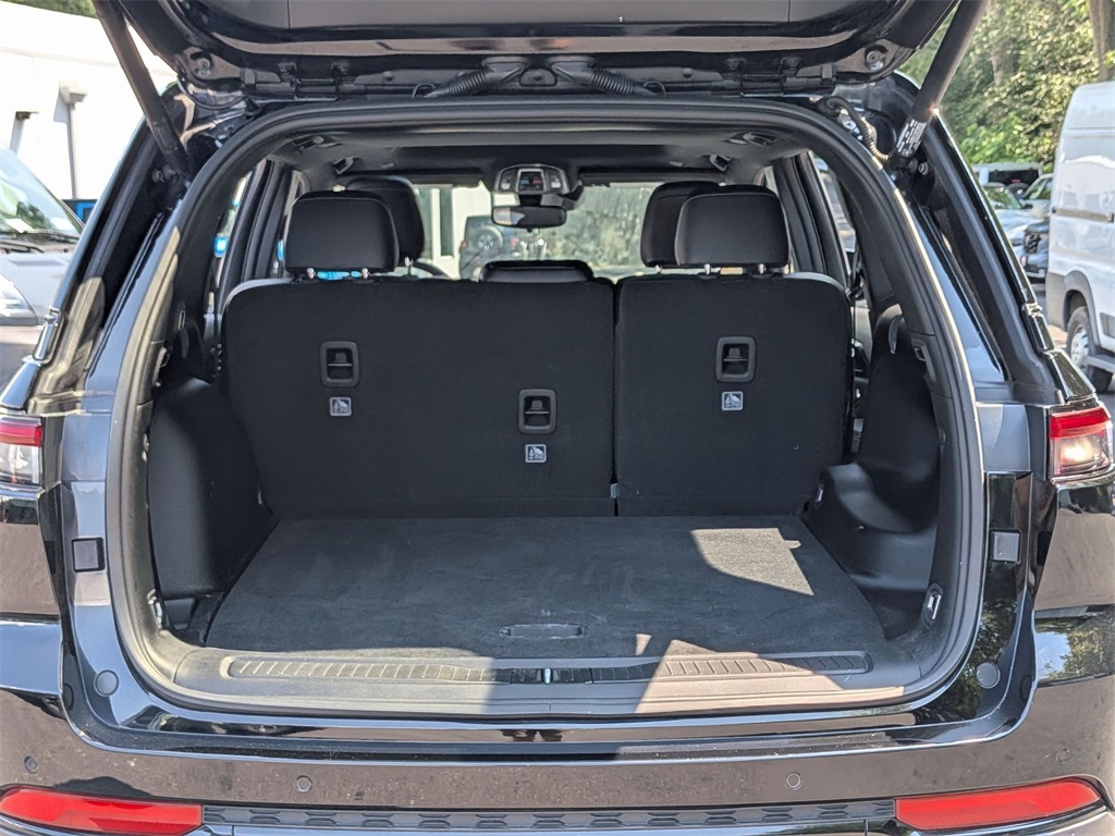 2023 Jeep Grand Cherokee Altitude photo 5