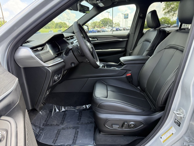 2025 Jeep Grand Cherokee Limited photo 19