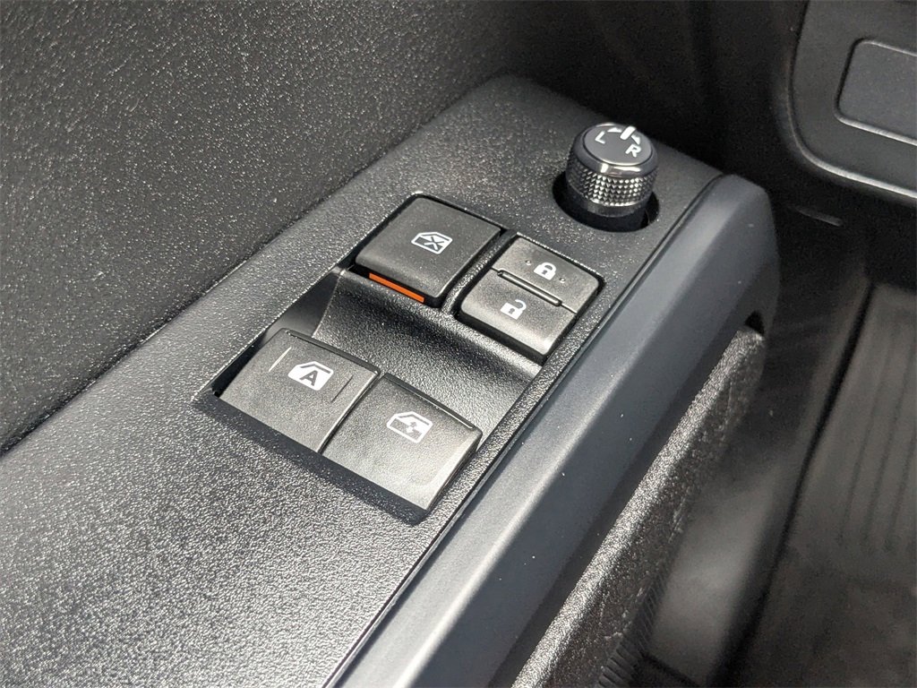 2022 Toyota Tacoma SR V6 photo 17