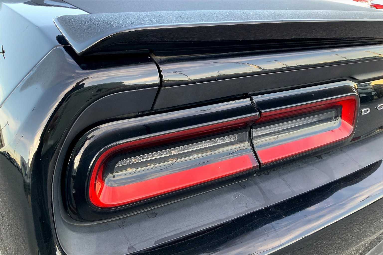 2017 Dodge Challenger R/T photo 21