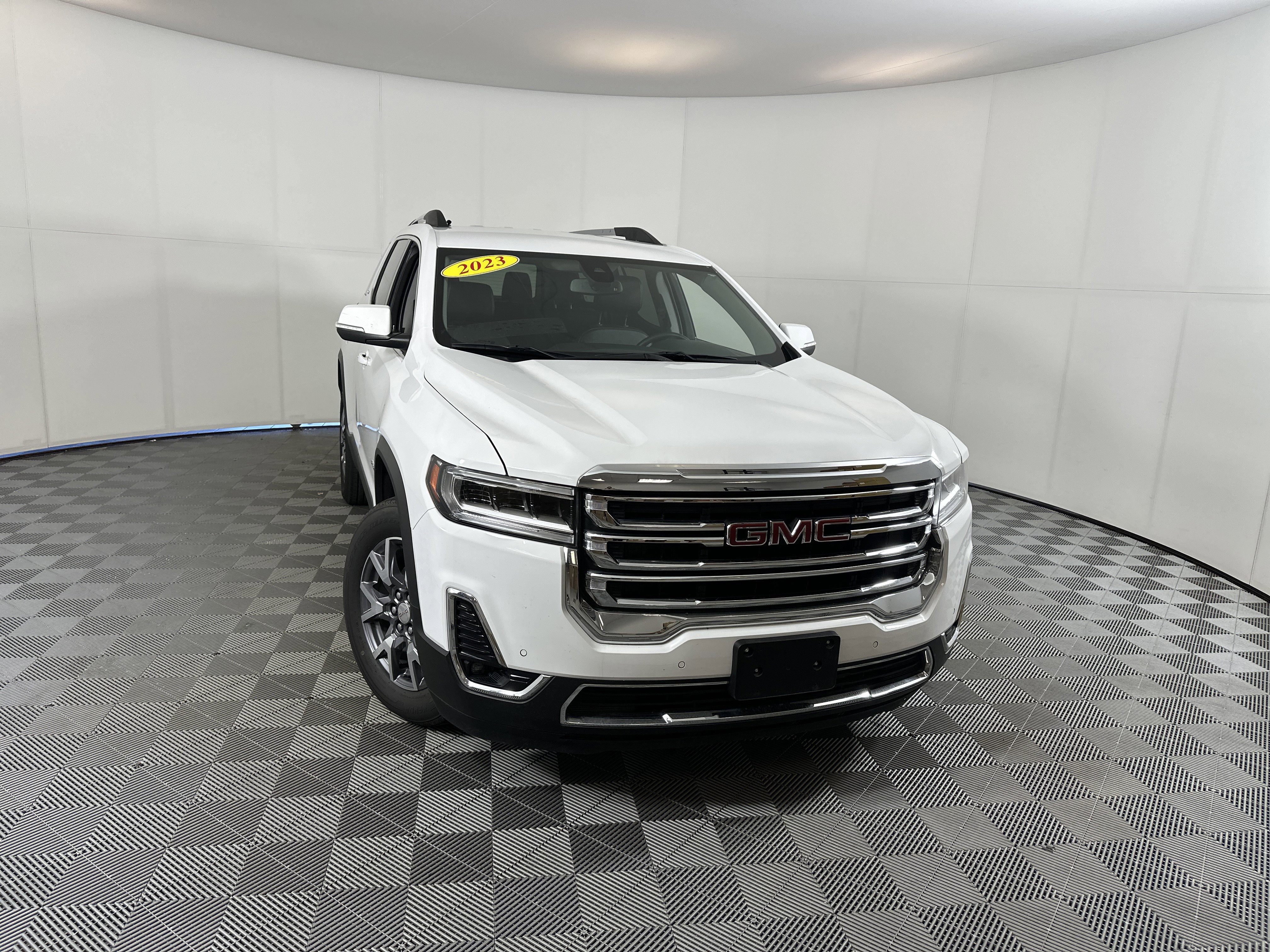 2023 GMC Acadia SLT's photo
