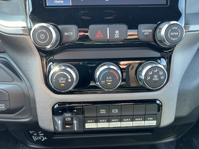 2025 Ram 5500 photo 9