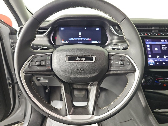 2023 Jeep Grand Cherokee Laredo Altitude photo 12