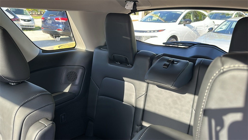 2025 Nissan Pathfinder SL photo 29