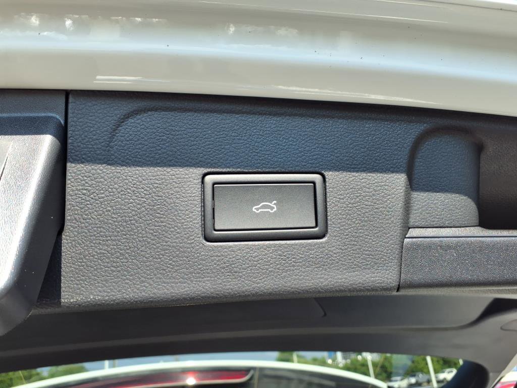2025 Volkswagen Atlas SE Technology photo 26