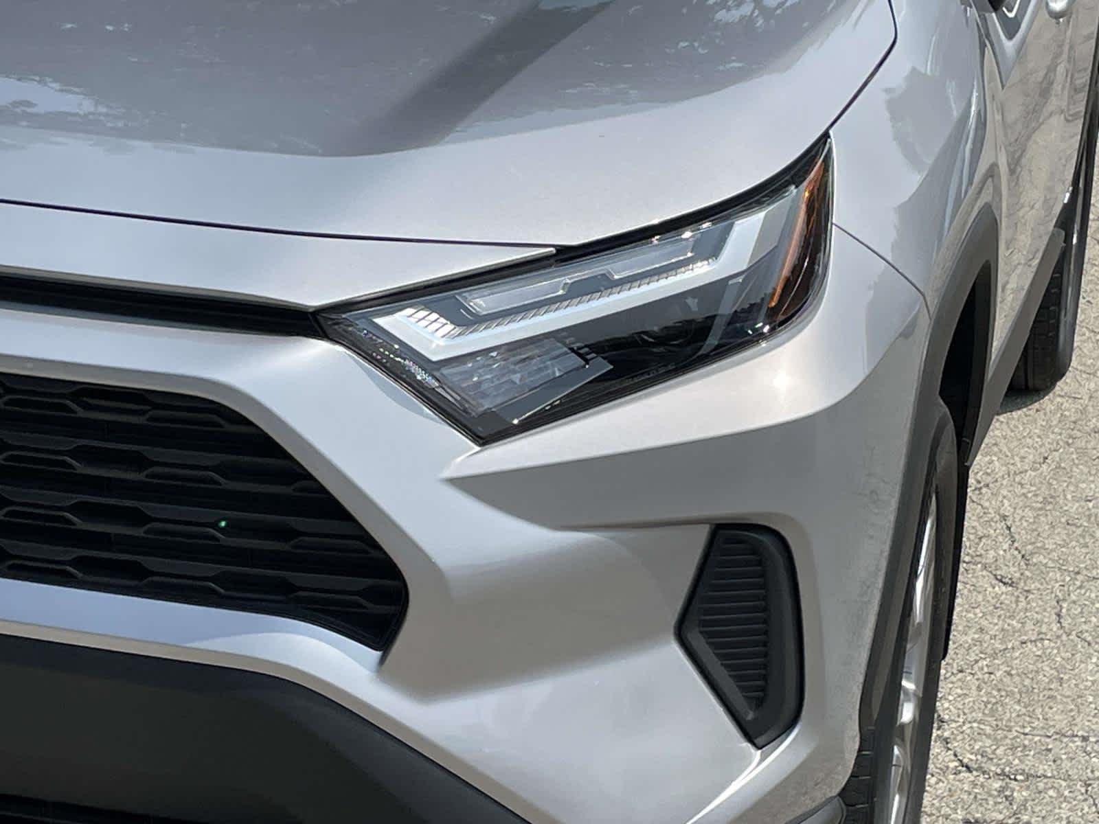 2024 Toyota RAV4 Hybrid XLE photo 8