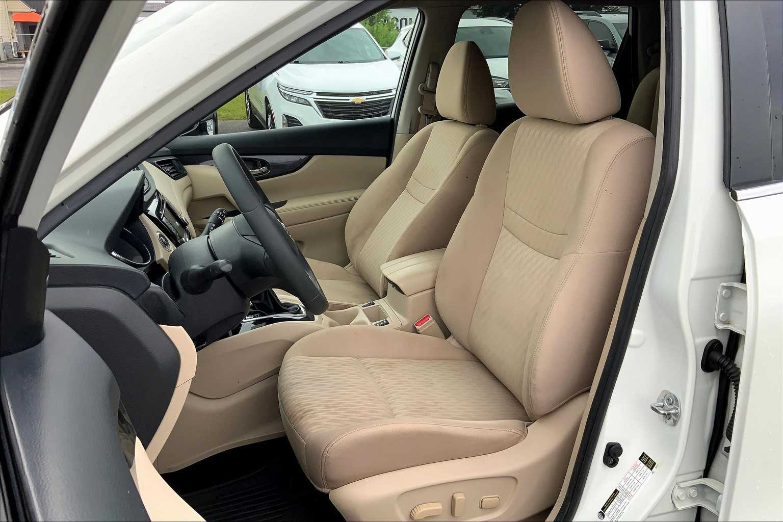 2018 Nissan Rogue SV photo 7