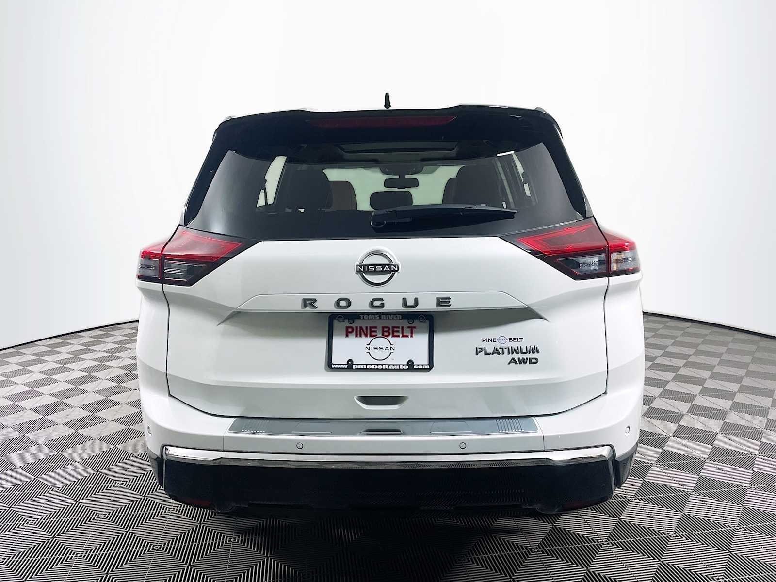 2024 Nissan Rogue Platinum photo 2