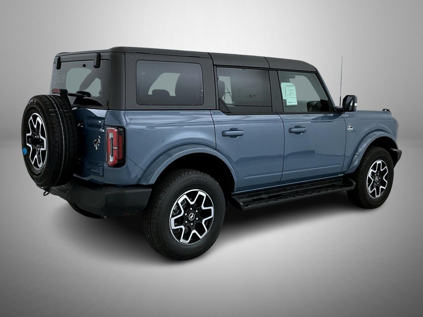 2025 Ford Bronco Outer Banks photo 5