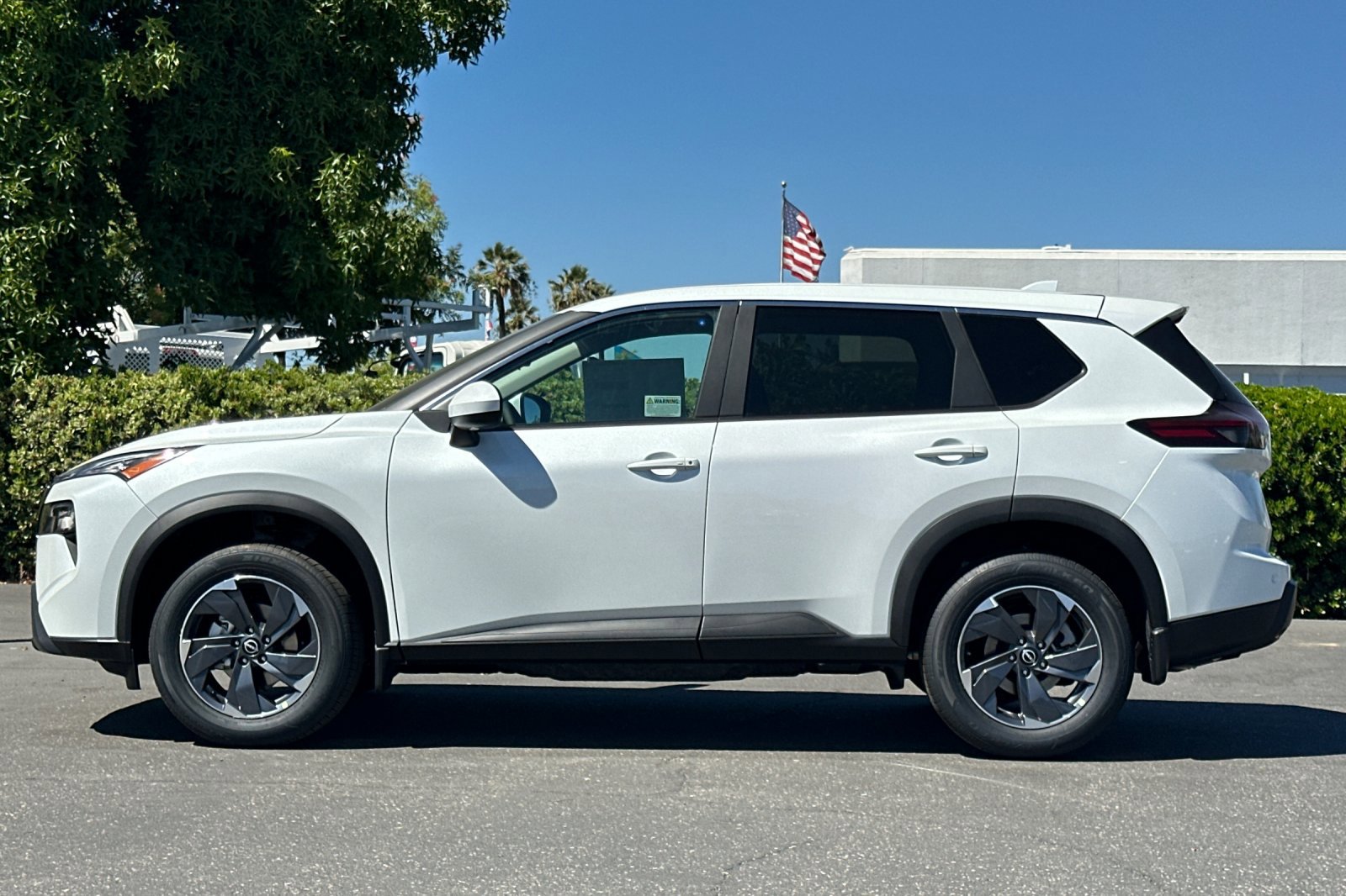 2026 Nissan Rogue SV photo 5