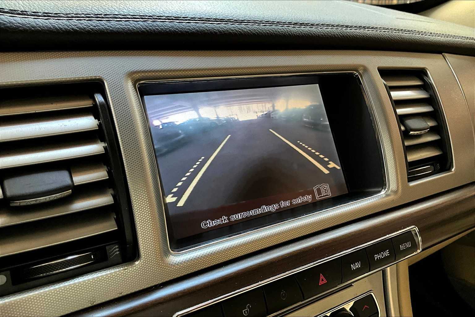 2012 Jaguar XF photo 26