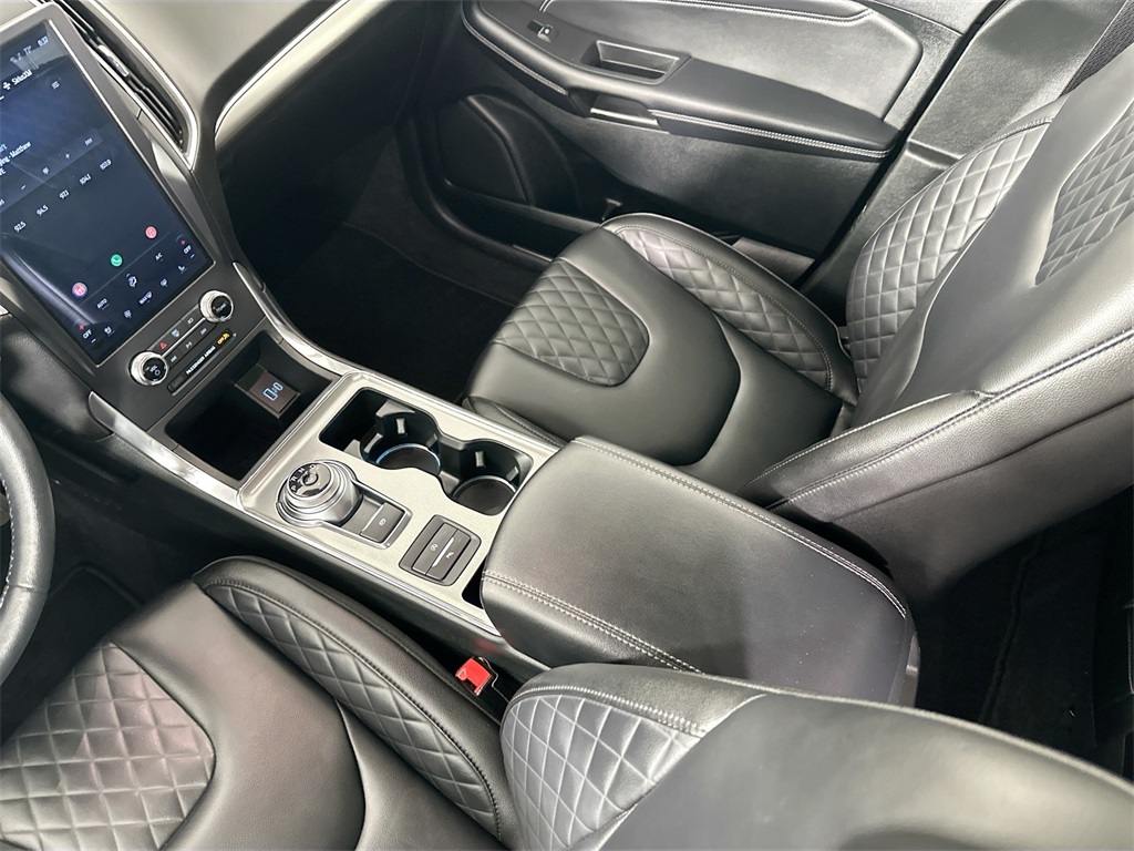 2024 Ford Edge Titanium photo 4