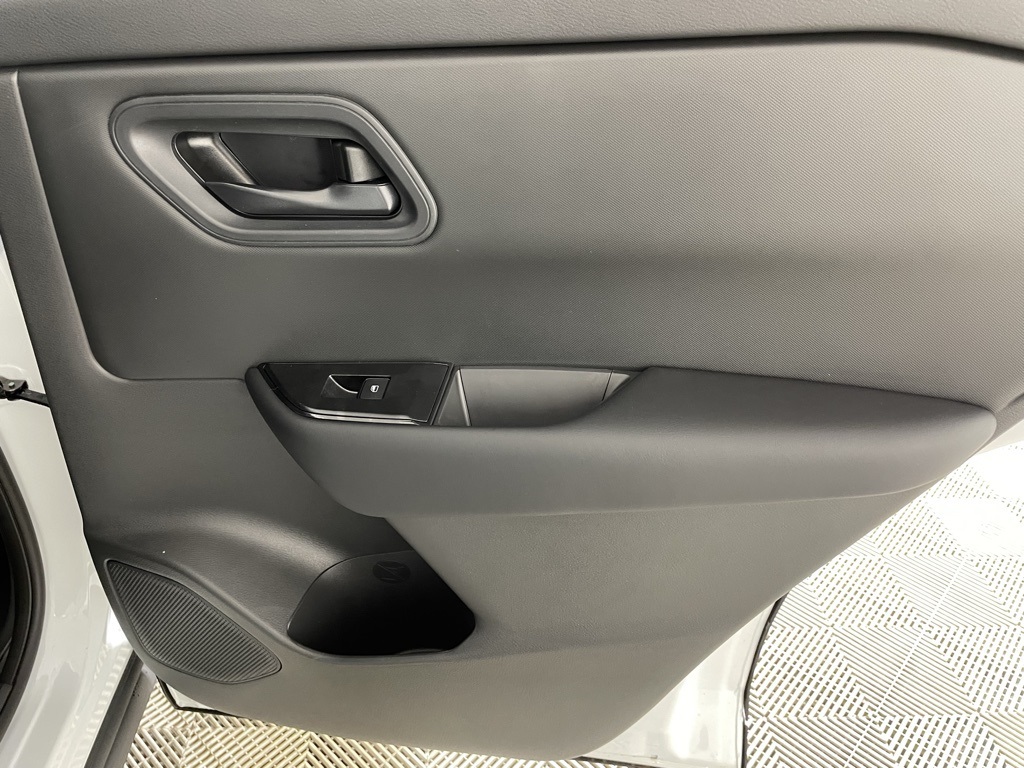2025 Nissan Rogue S photo 37