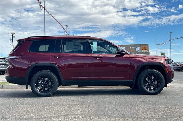 2025 Jeep Grand Cherokee Altitude photo 2