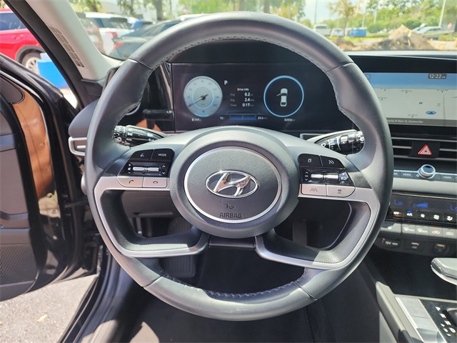 2023 Hyundai Elantra SEL photo 24