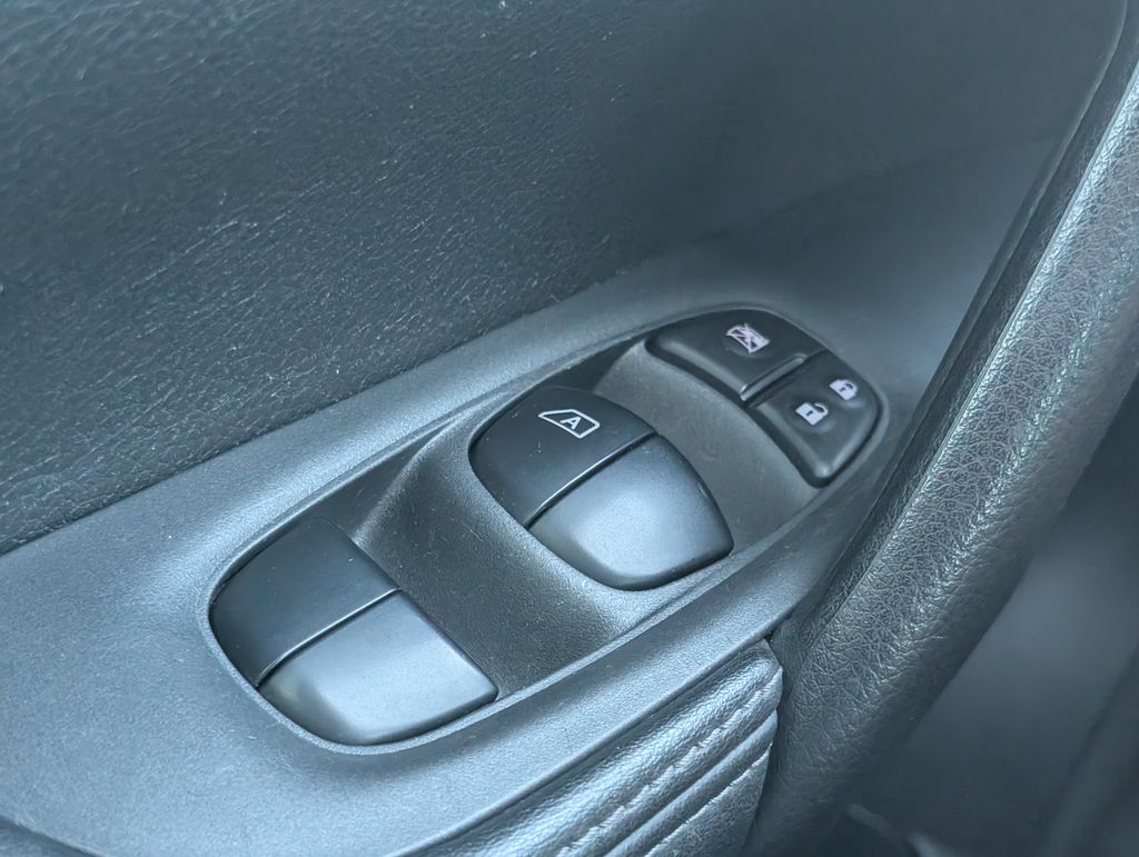2021 Nissan Rogue Sport S photo 12