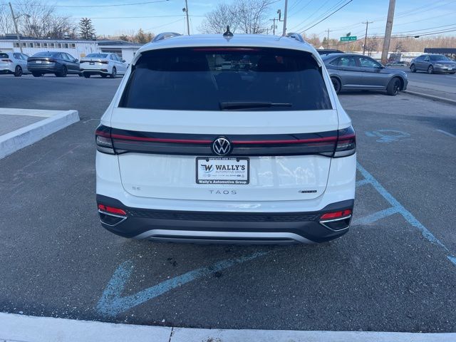 2025 Volkswagen Taos SE photo 4