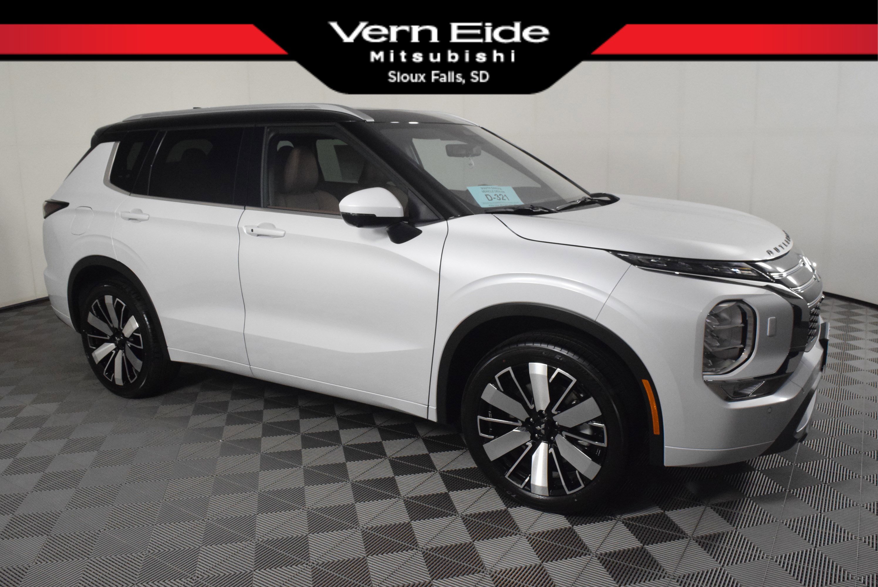 2025 Mitsubishi Outlander SEL's photo