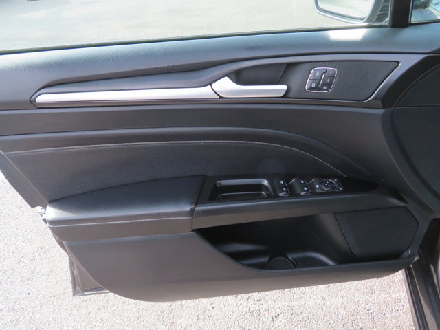 2020 Ford Fusion Titanium photo 19