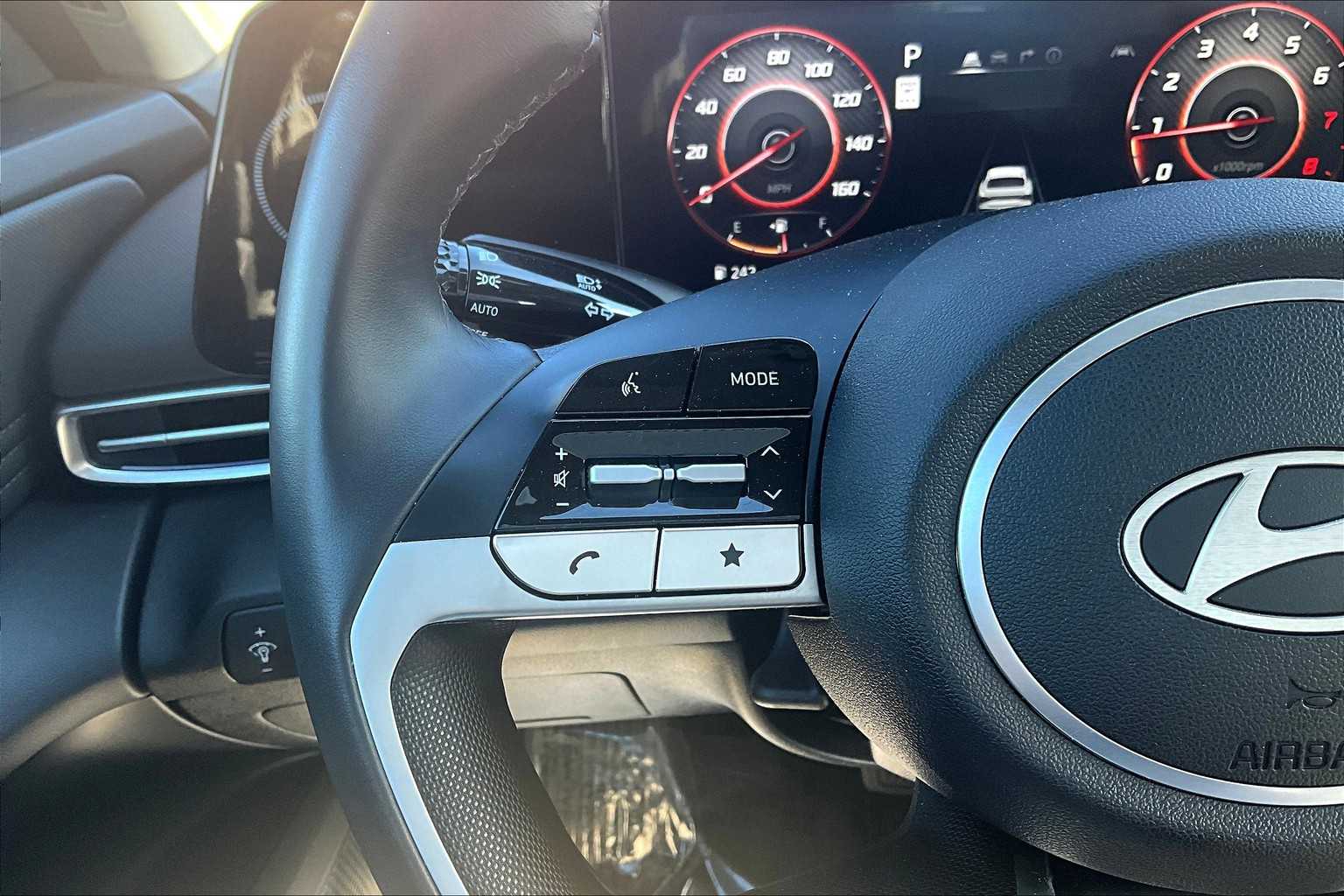 2024 Hyundai Elantra SEL Convenience photo 22