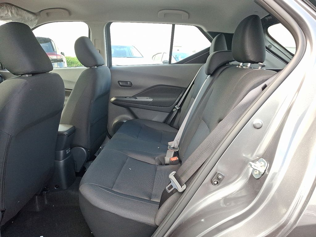 2025 Nissan Kicks Play S photo 4