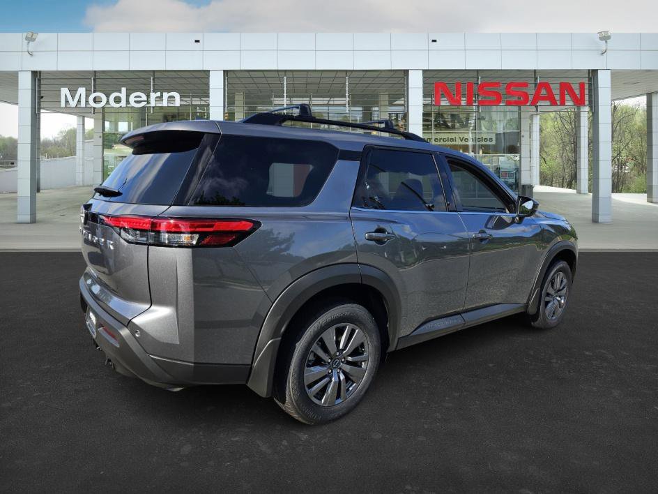 2025 Nissan Pathfinder SV photo 4