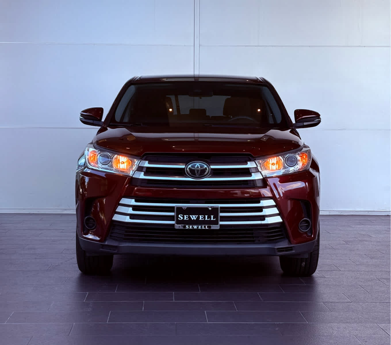 2017 Toyota Highlander LE photo 2