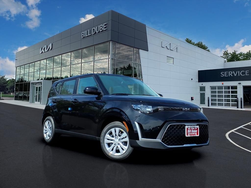 2025 Kia Soul LX's photo