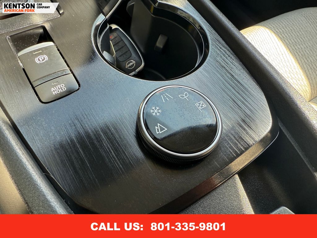 2024 Nissan Rogue SV photo 25