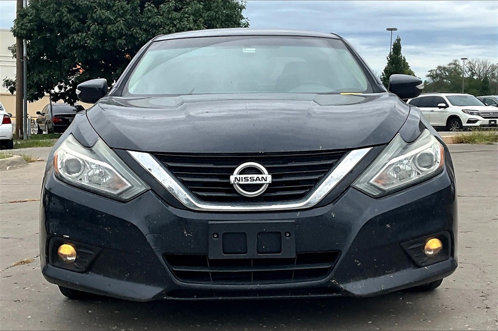 Used 2017 Nissan Altima SL with VIN 1N4AL3AP2HC250400 for sale in Kansas City