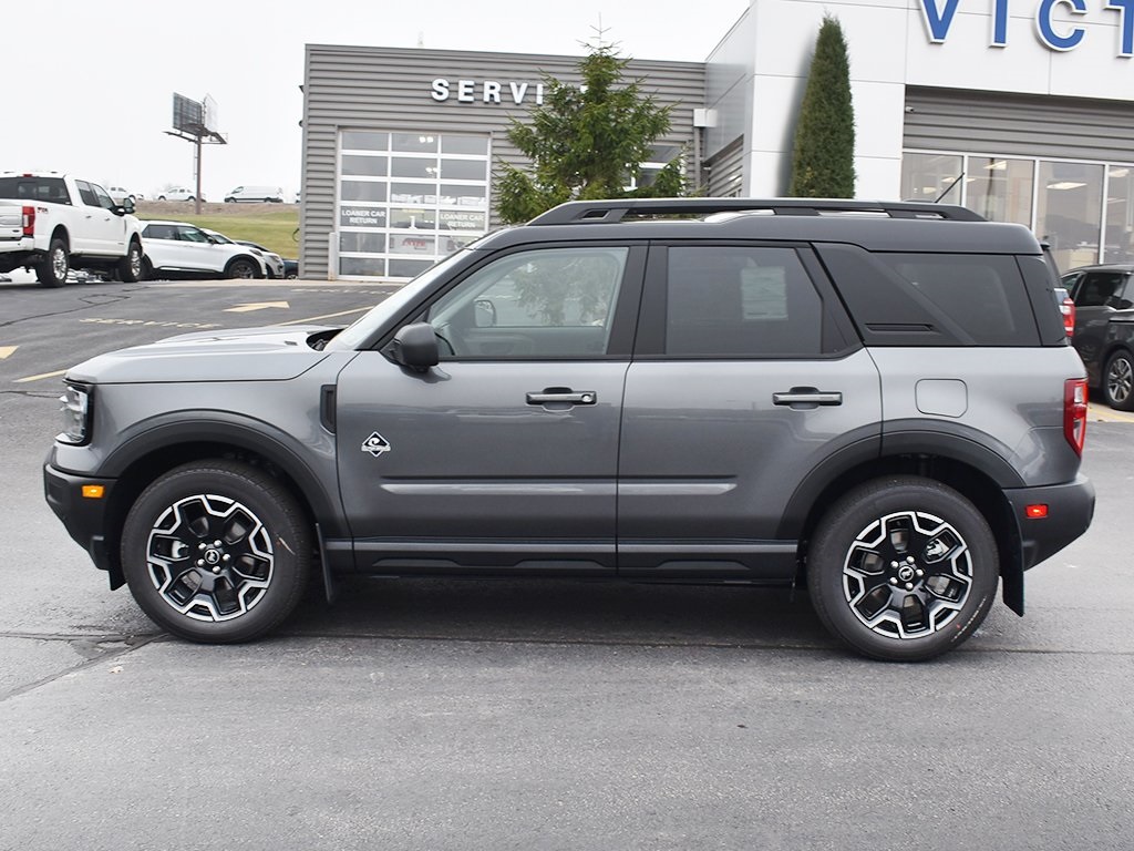 2025 Ford Bronco Sport Outer Banks photo 2