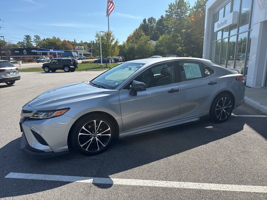2019 Toyota Camry SE photo 2
