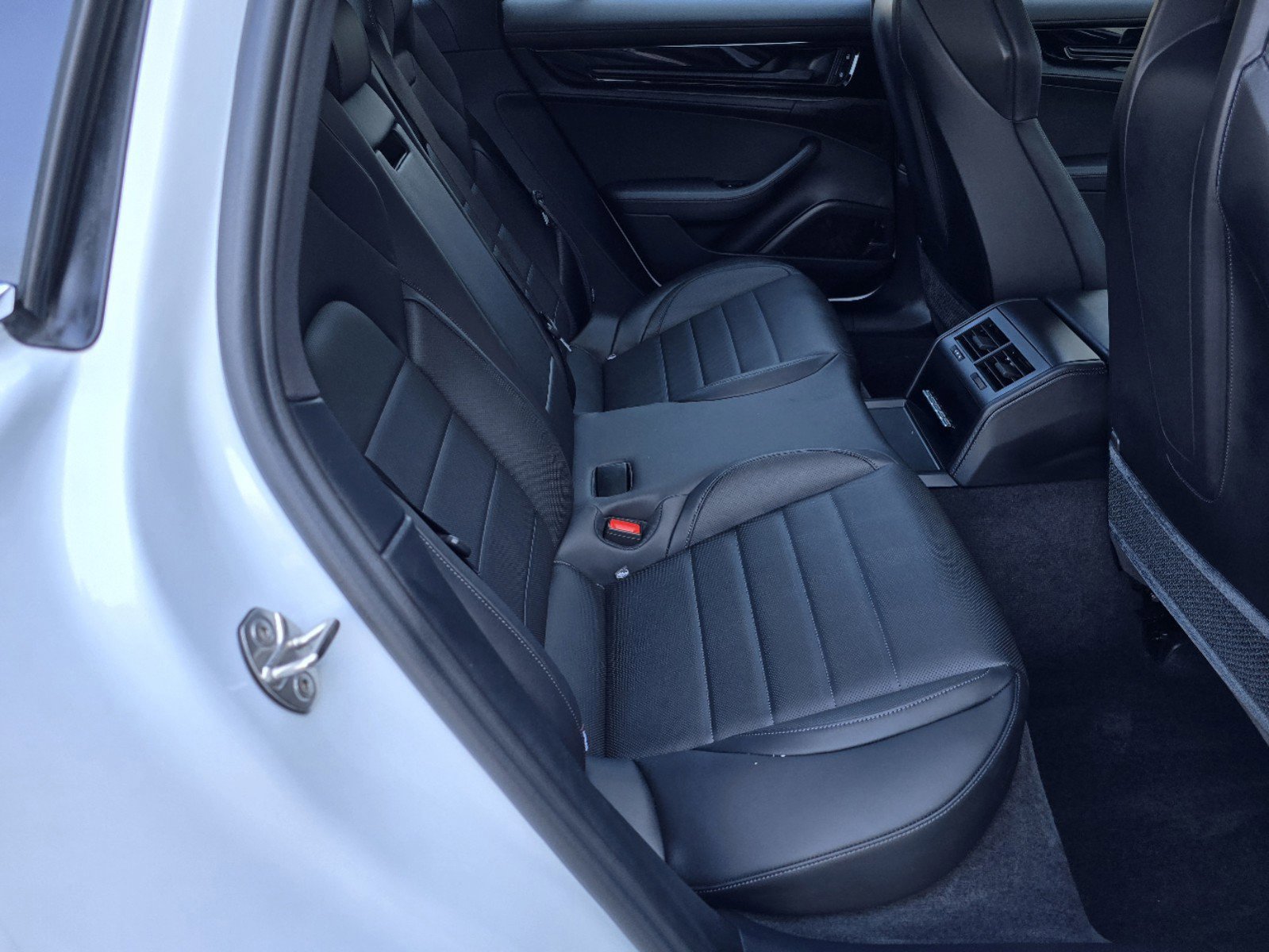 2024 Porsche Panamera 4 photo 24