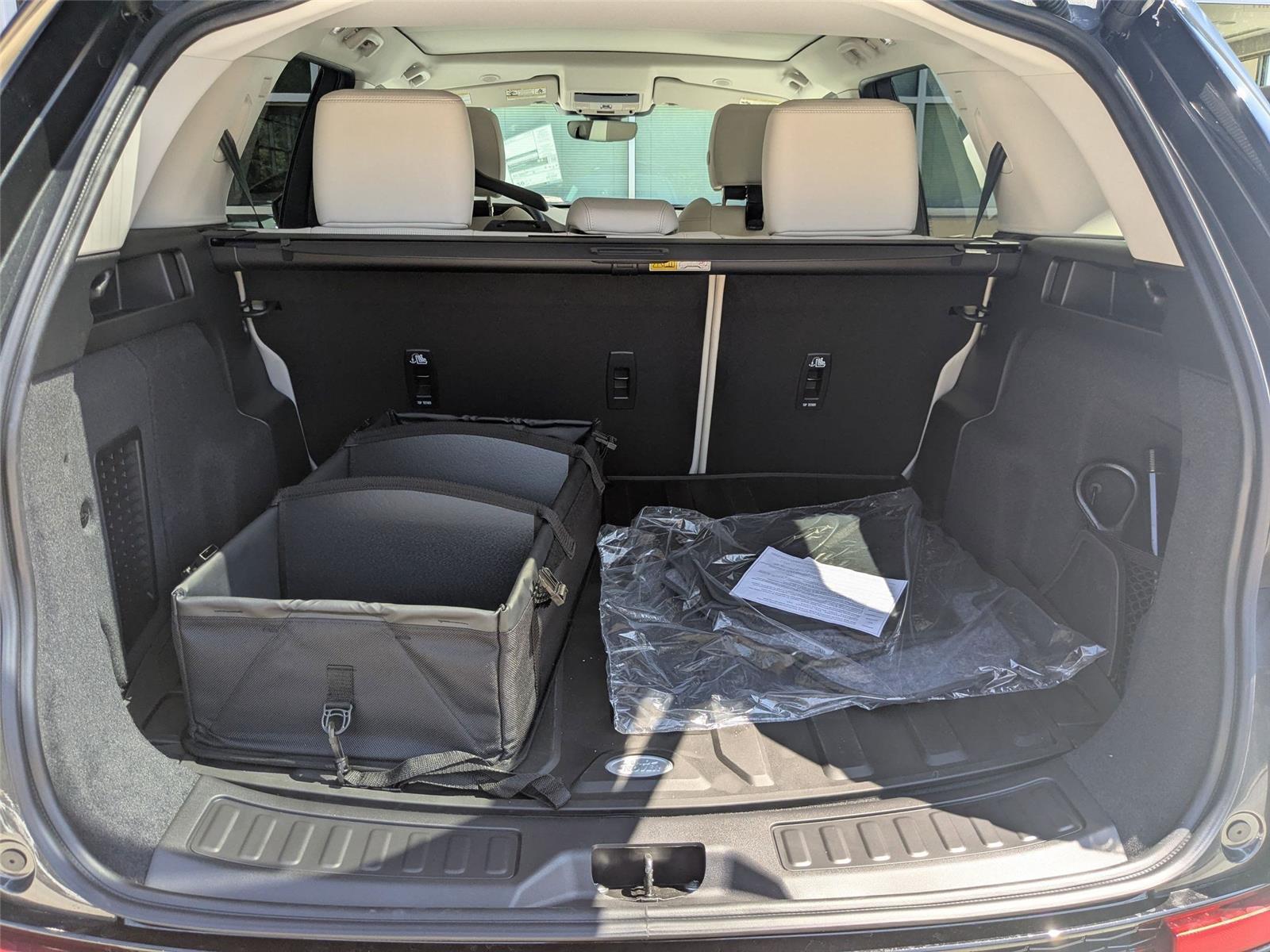 2025 Land Rover Discovery Sport S photo 19