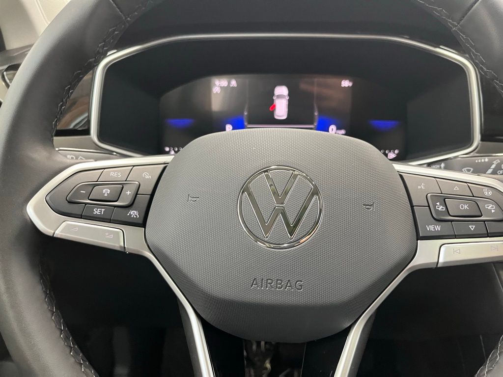 2025 Volkswagen Taos SE photo 18