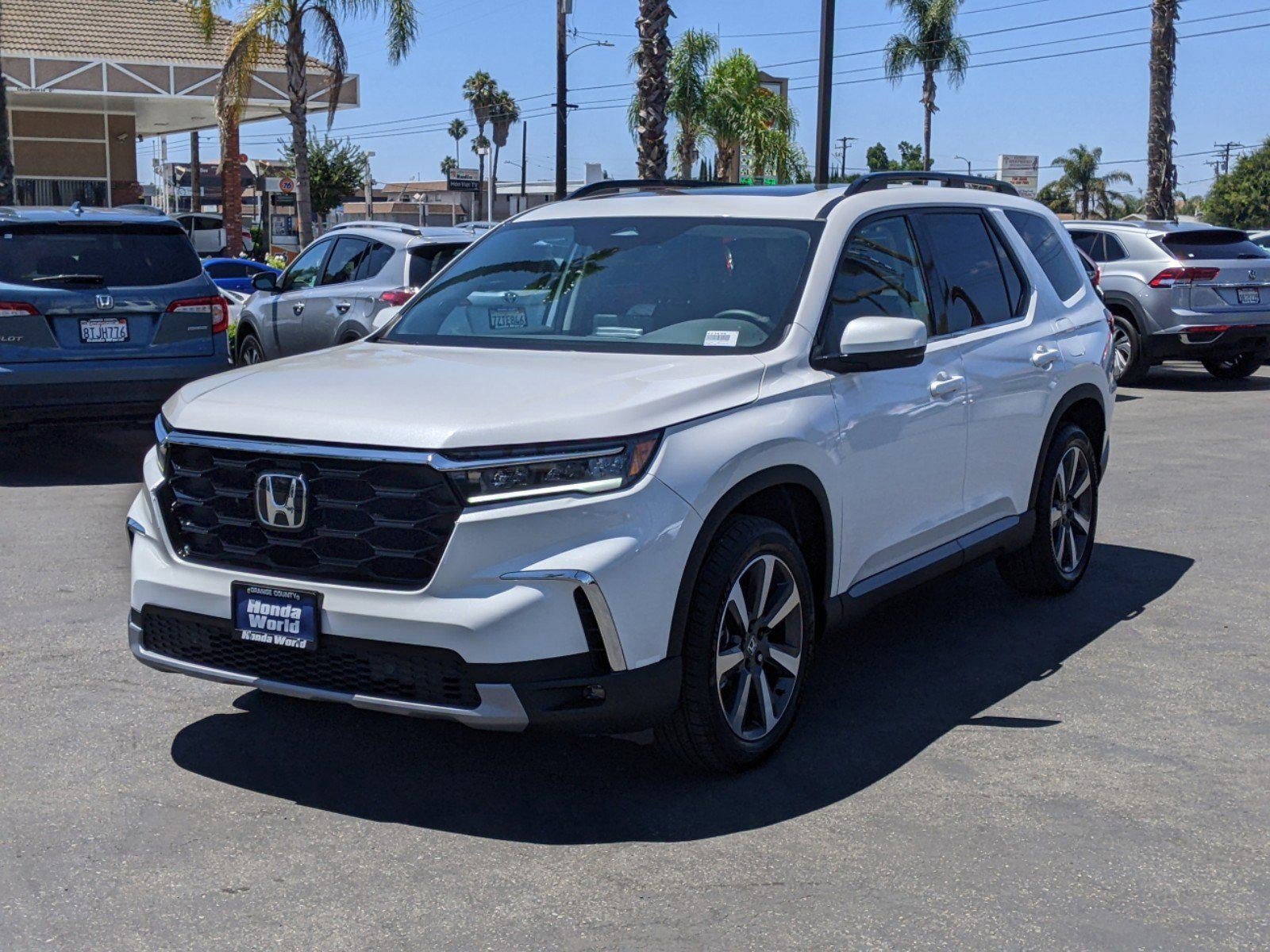 2025 Honda Pilot Touring photo 3