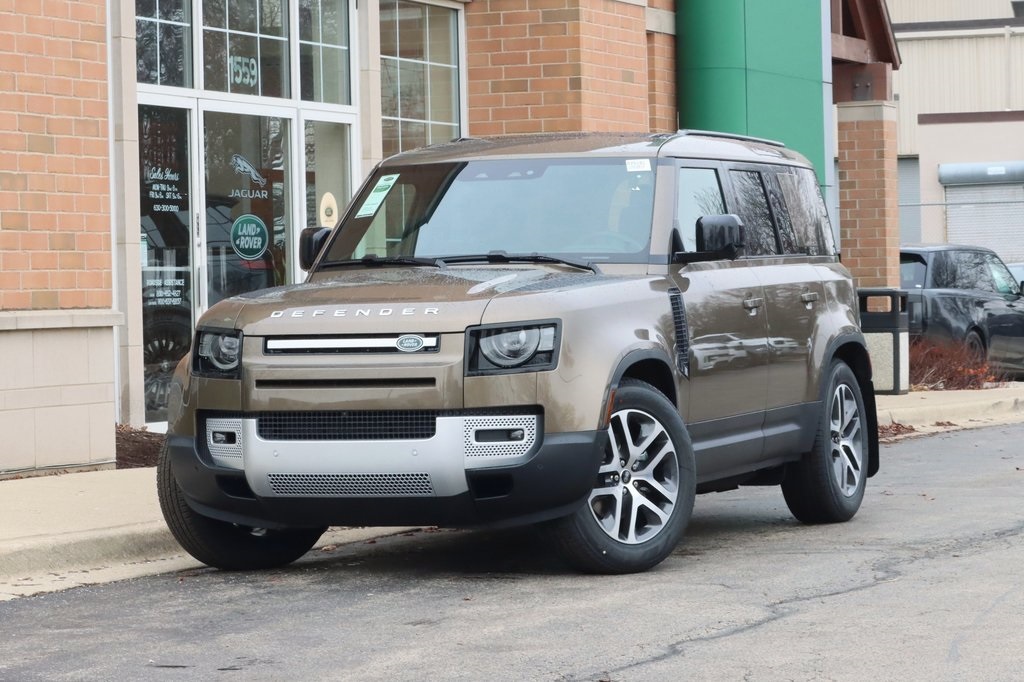 2025 Land Rover Defender S's photo