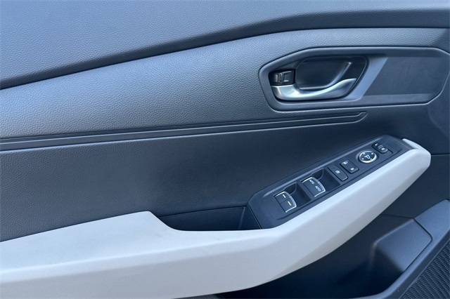 2025 Honda Accord LX photo 3
